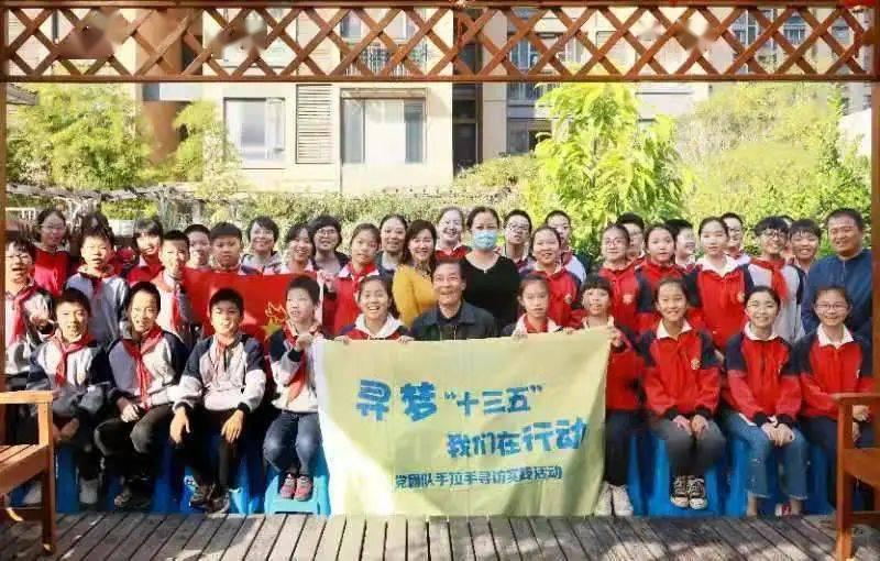 笑容溢于言表的英语高级表达？游戏画面